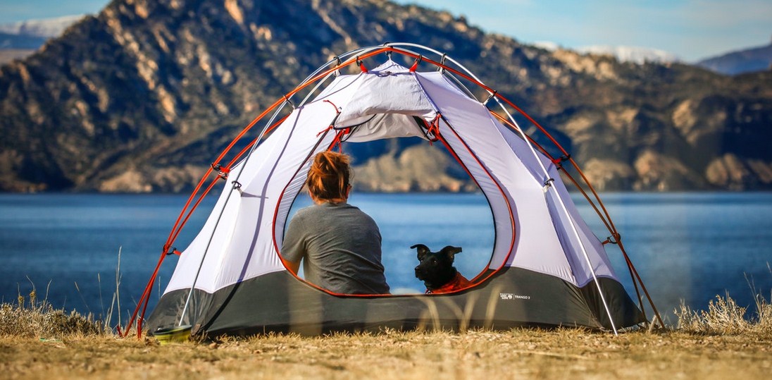 acampando cerca de lagunas